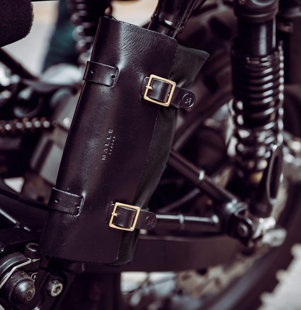 Malle-Expedition-Collection-Lifestyle7-Black