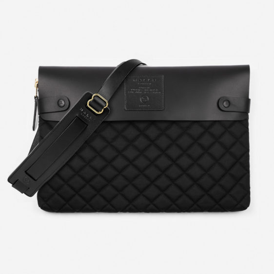 Malle Escape Case Black 4.jpg