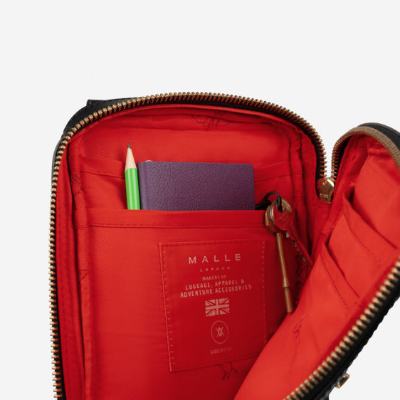 Malle Dash Pouch Black 7.jpg